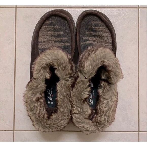 Woolrich moccasin style slippers - Picture 1 of 7